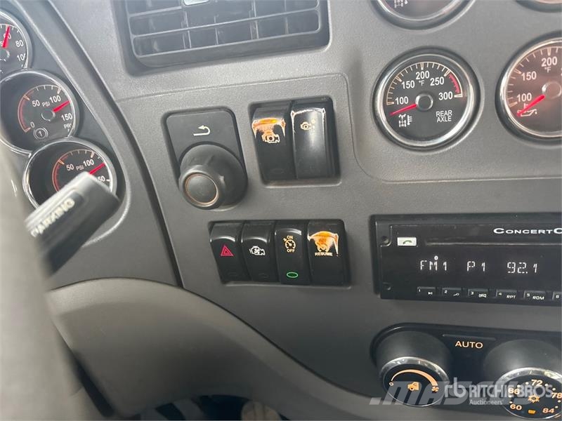 Peterbilt 567 6x4 T/A Dump Truck Camion ribaltabili