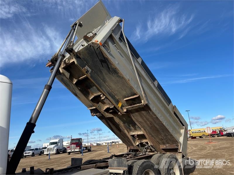 Peterbilt 567 6x4 T/A Dump Truck Bañeras basculantes usadas