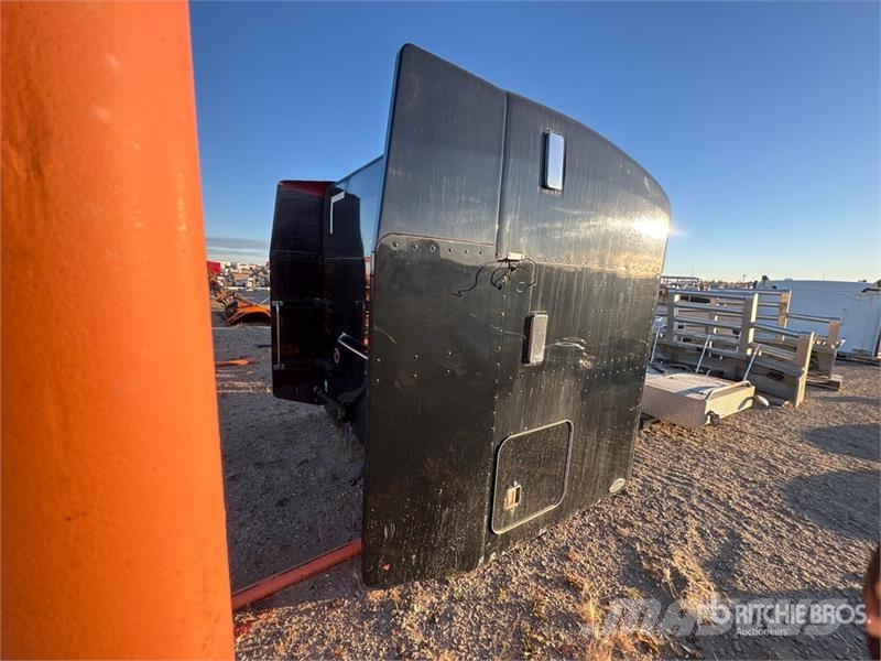 Peterbilt 63 in Bunk - Fits Truck معدات النقل - غير ذلك