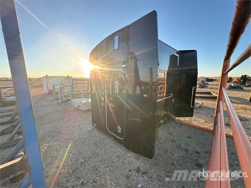 Peterbilt 63 in Bunk - Fits Truck معدات النقل - غير ذلك