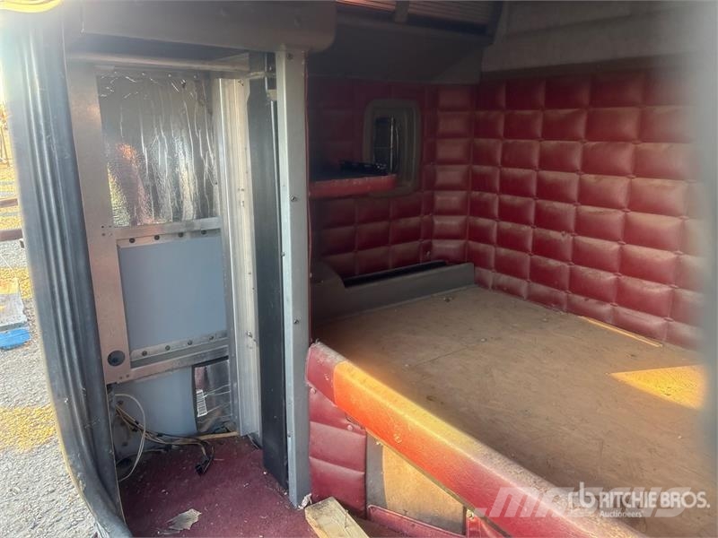 Peterbilt 63 in Bunk - Fits Truck معدات النقل - غير ذلك
