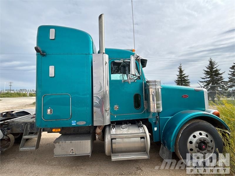 Peterbilt 6x4 T/A Sleeper Truck Tractor (Inoperable) Vetopöytäautot