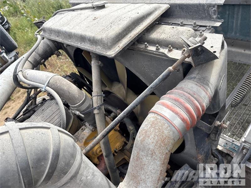 Peterbilt 6x4 T/A Sleeper Truck Tractor (Inoperable) Vetopöytäautot