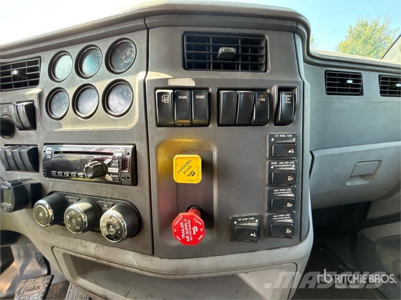 Peterbilt 6x4 T/A Sleeper Truck Tractor 트랙터 유닛