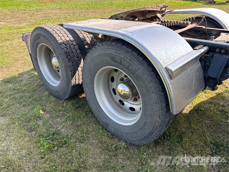 Peterbilt 6x4 T/A Sleeper Truck Tractor 트랙터 유닛