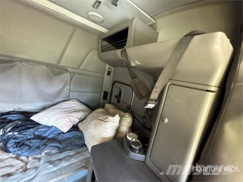 Peterbilt 6x4 T/A Sleeper Truck Tractor 트랙터 유닛