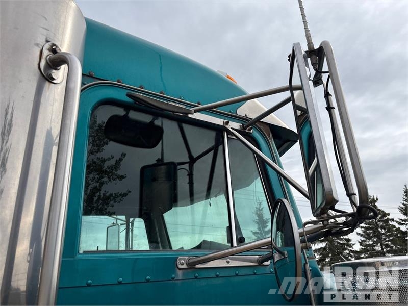 Peterbilt 6x4 T/A Sleeper Truck Tractor (Inoperable) Vetopöytäautot