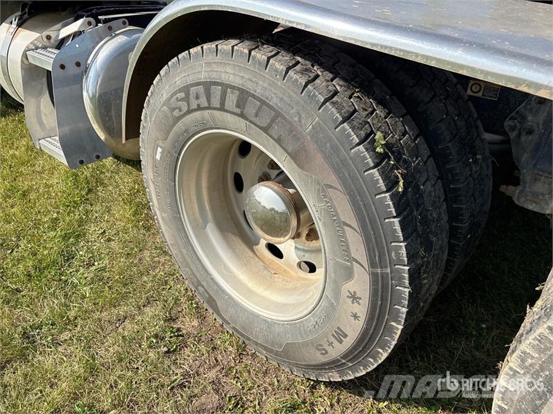 Peterbilt 6x4 T/A Sleeper Truck Tractor 트랙터 유닛