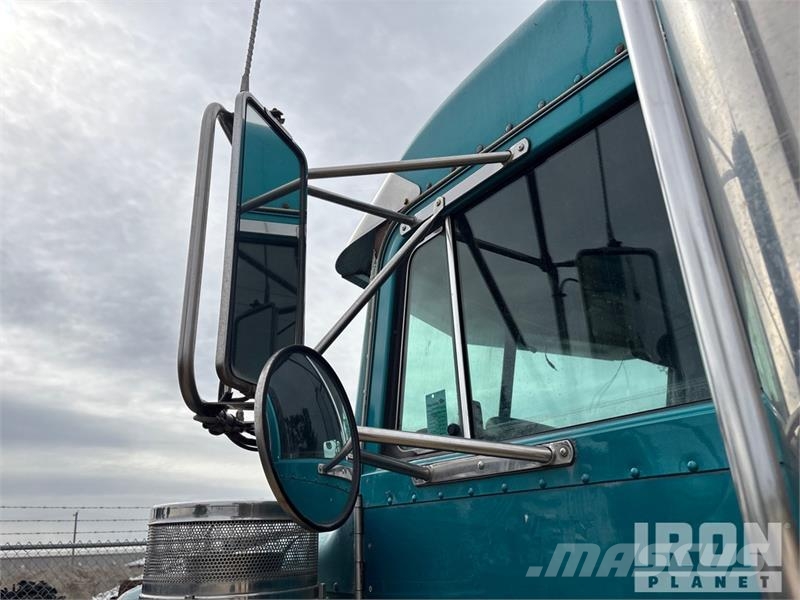 Peterbilt 6x4 T/A Sleeper Truck Tractor (Inoperable) Vetopöytäautot