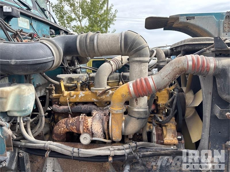 Peterbilt 6x4 T/A Sleeper Truck Tractor (Inoperable) Vetopöytäautot