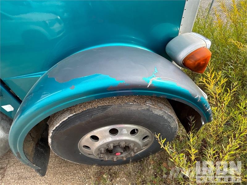 Peterbilt 6x4 T/A Sleeper Truck Tractor (Inoperable) Vetopöytäautot
