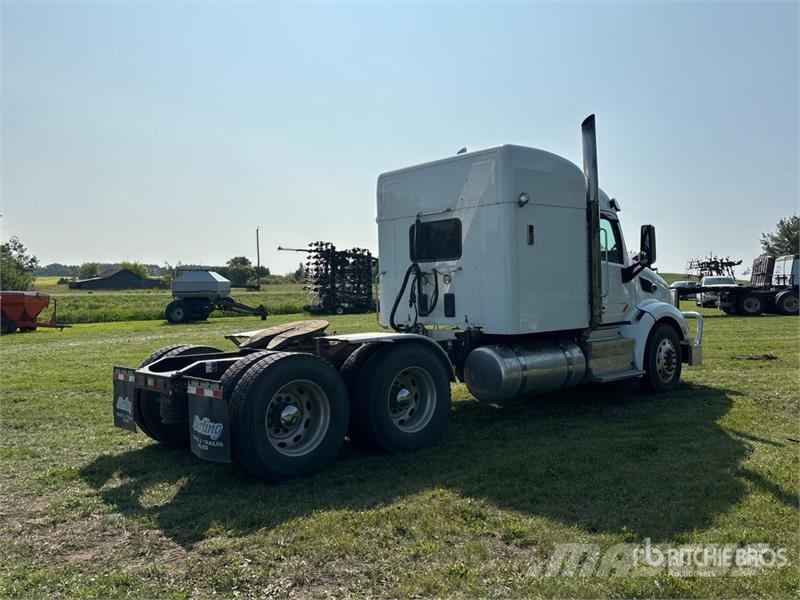 Peterbilt 6x4 T/A Sleeper Truck Tractor 트랙터 유닛