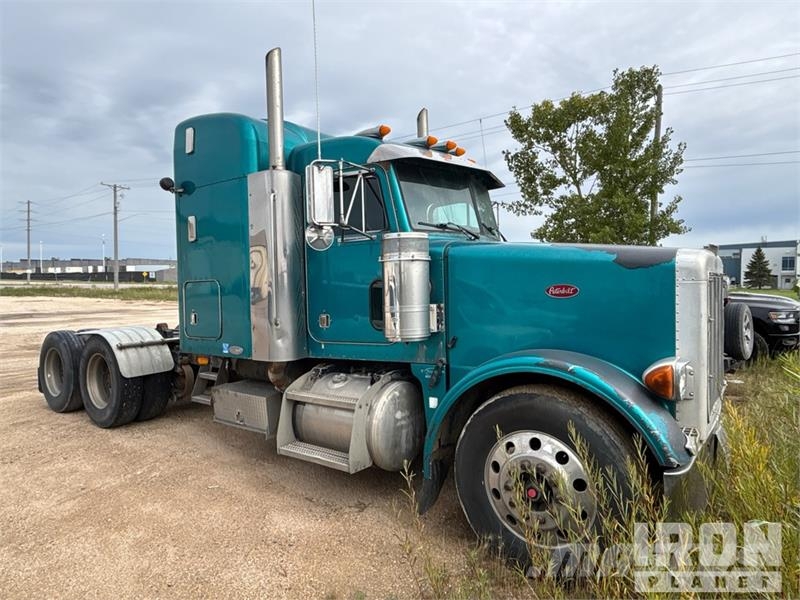 Peterbilt 6x4 T/A Sleeper Truck Tractor (Inoperable) Vetopöytäautot