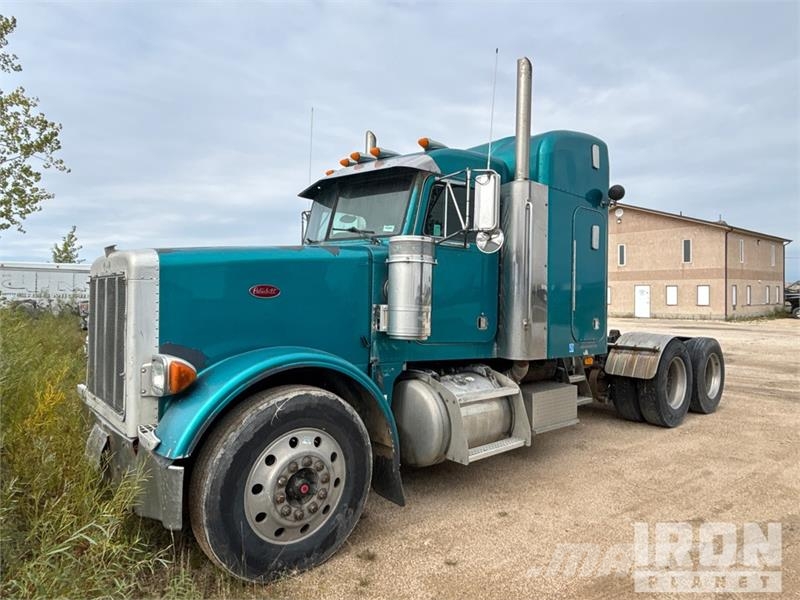 Peterbilt 6x4 T/A Sleeper Truck Tractor (Inoperable) Vetopöytäautot