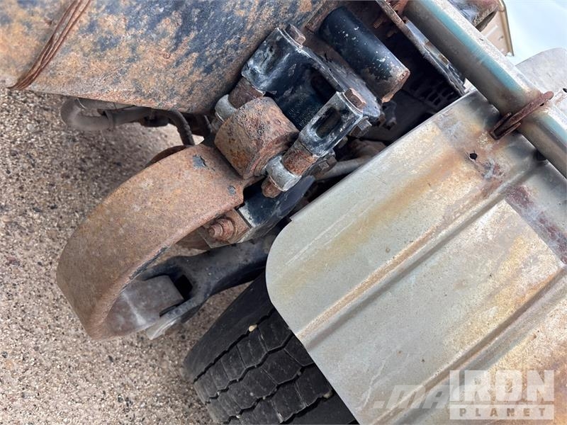 Peterbilt 6x4 T/A Sleeper Truck Tractor (Inoperable) Vetopöytäautot