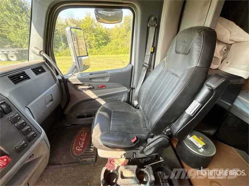 Peterbilt 6x4 T/A Sleeper Truck Tractor 트랙터 유닛