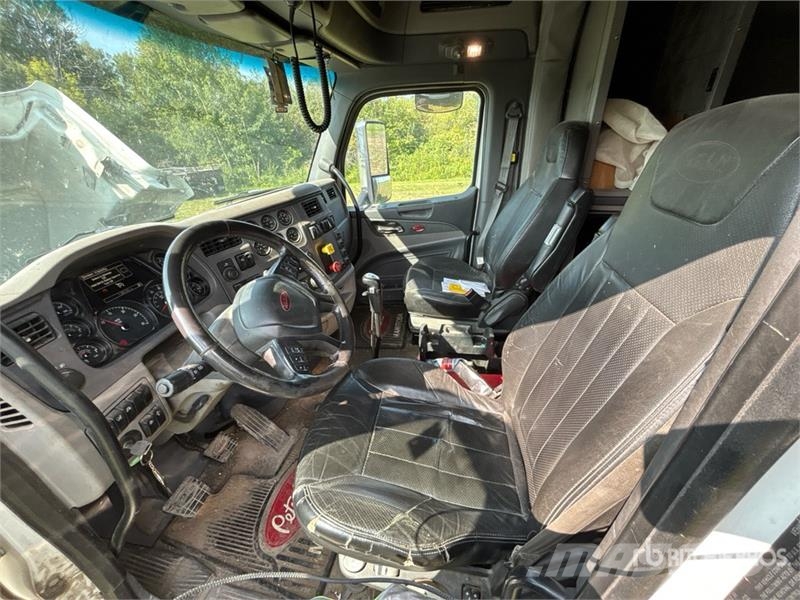 Peterbilt 6x4 T/A Sleeper Truck Tractor 트랙터 유닛