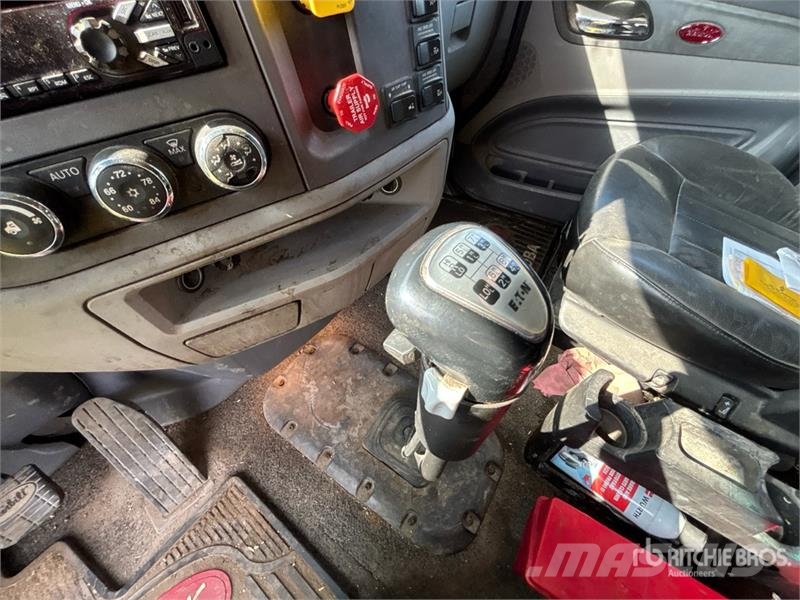 Peterbilt 6x4 T/A Sleeper Truck Tractor 트랙터 유닛