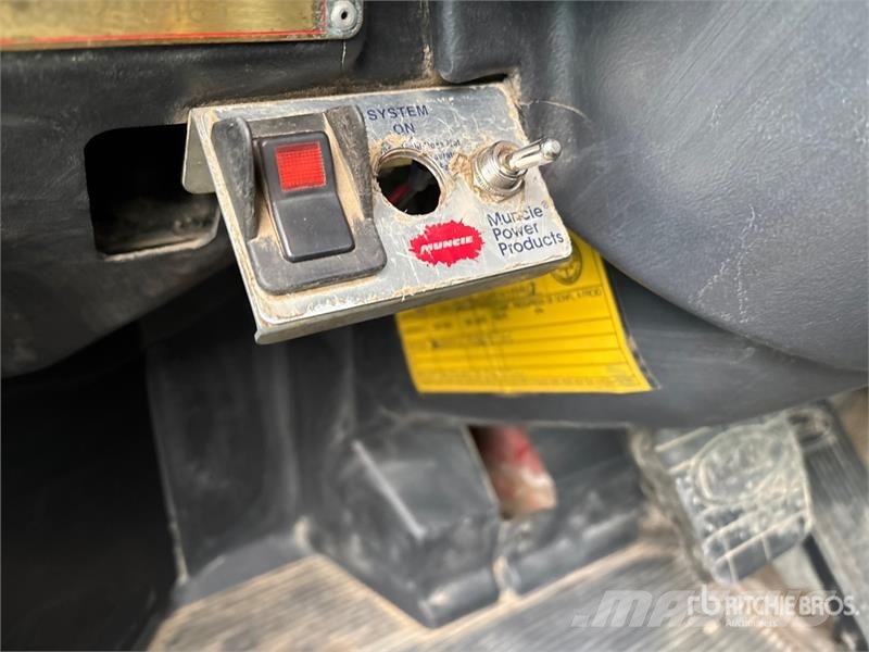 Peterbilt Effer 75 Knuckle Boom on Peterbilt 325 4x2 Boom T Kamioni sa kranom