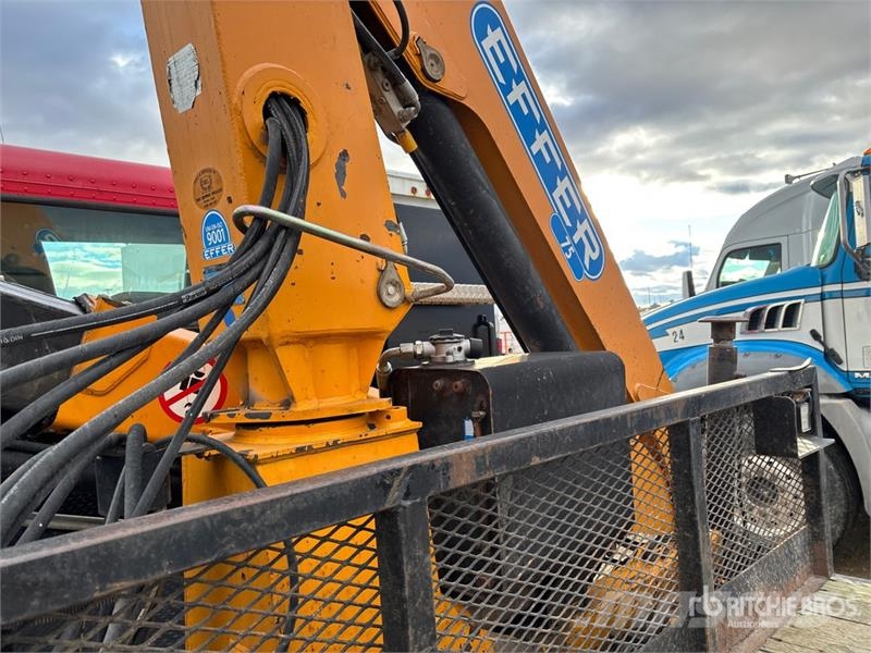 Peterbilt Effer 75 Knuckle Boom on Peterbilt 325 4x2 Boom T Kamioni sa kranom