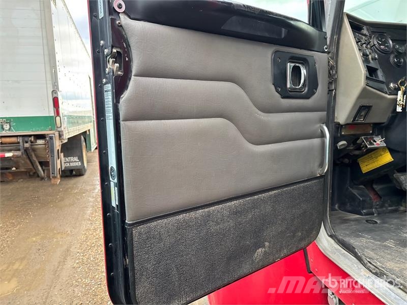 Peterbilt Effer 75 Knuckle Boom on Peterbilt 325 4x2 Boom T Kamioni sa kranom