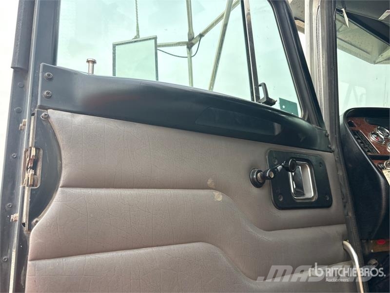 Peterbilt Hiab 210K-3 Knuckle Boom on Peterbilt 378 8x6 Boo Araç üzeri vinçler
