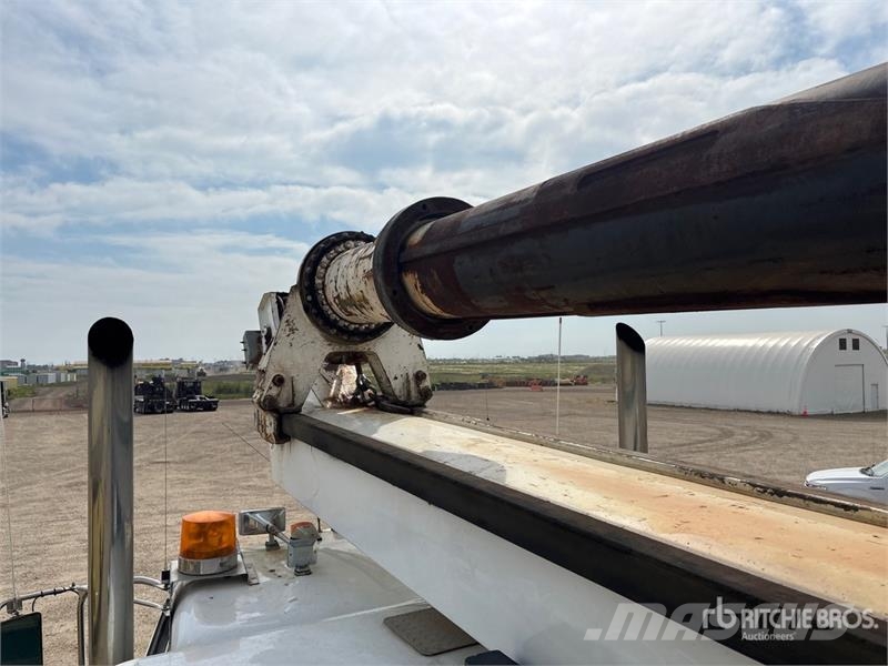 Peterbilt Soilmec T-108 on  Peterbilt 378 8x6 Drill Truck شاحنات المعدات  المحمولة لحفر الآبار