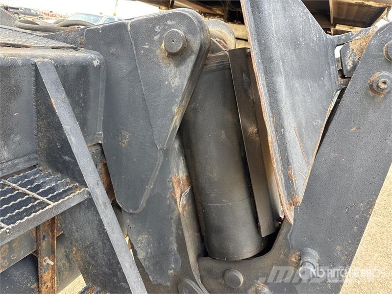 Peterbilt Soilmec T-108 on  Peterbilt 378 8x6 Drill Truck شاحنات المعدات  المحمولة لحفر الآبار