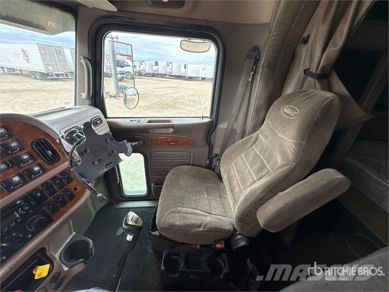 Peterbilt T/A Sleeper Truck Tractor Vetopöytäautot