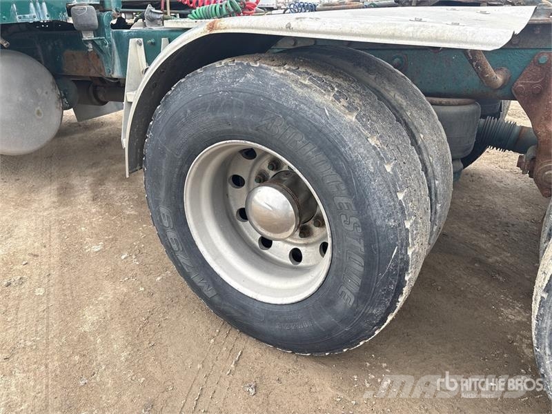 Peterbilt T/A Sleeper Truck Tractor Vetopöytäautot