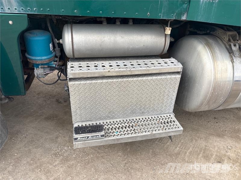 Peterbilt T/A Sleeper Truck Tractor Vetopöytäautot
