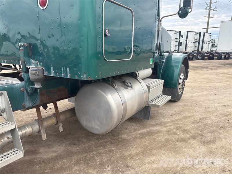 Peterbilt T/A Sleeper Truck Tractor Vetopöytäautot