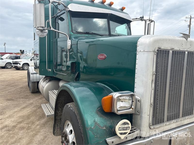 Peterbilt T/A Sleeper Truck Tractor Vetopöytäautot