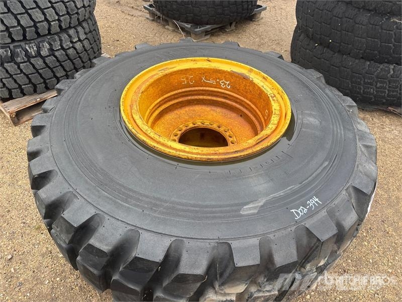 Pirelli Cinturato 23.5x25 Tires (Unused) Ruedas