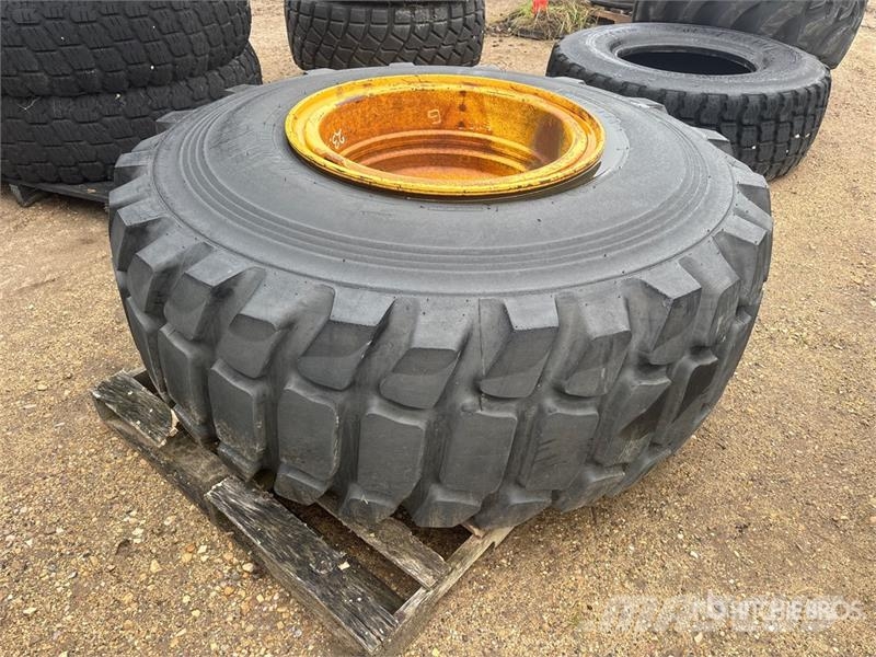 Pirelli Cinturato 23.5x25 Tires (Unused) Ruedas