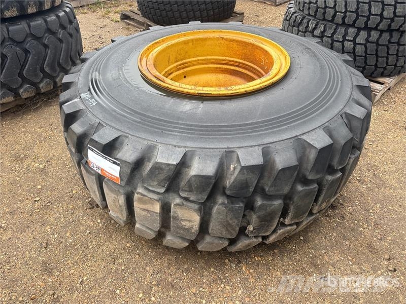 Pirelli Cinturato 23.5x25 Tires (Unused) Ruedas