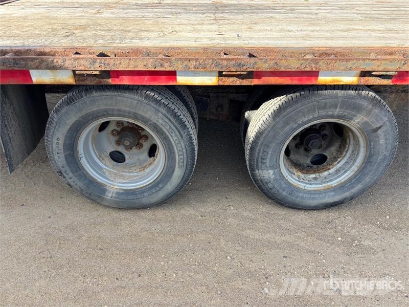 PJ 32 ft T/A Gooseneck Equipment Trailer Autonkuljetusperävaunut