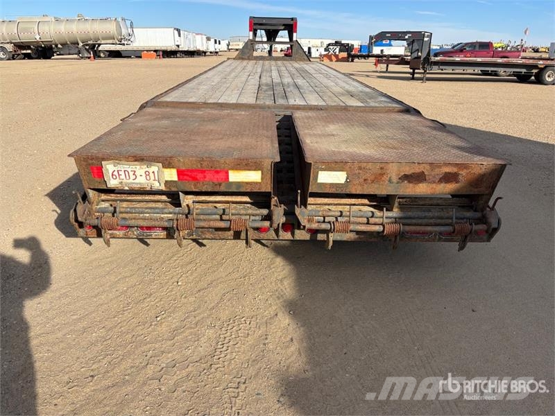 PJ 32 ft T/A Gooseneck Equipment Trailer Autonkuljetusperävaunut