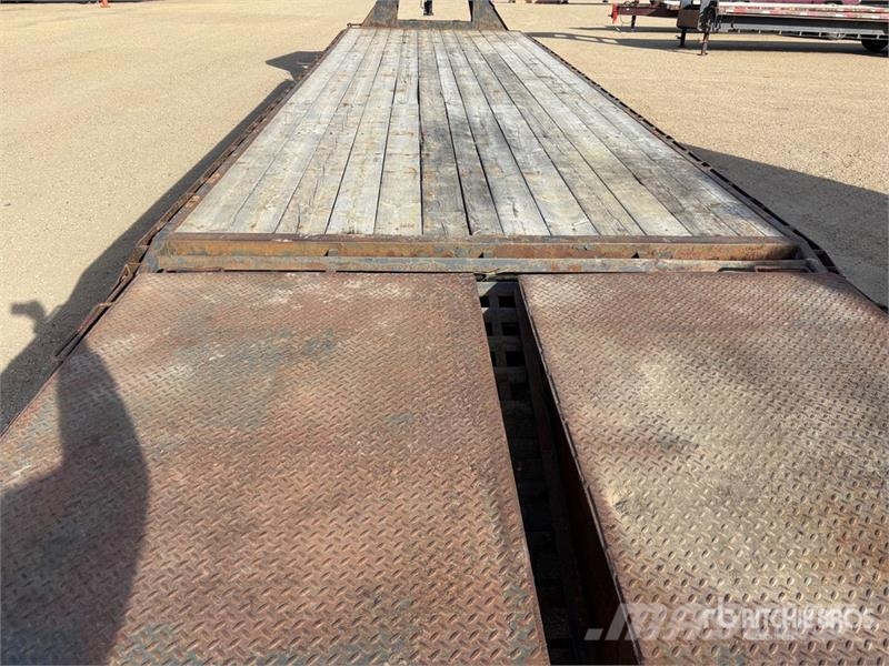 PJ 32 ft T/A Gooseneck Equipment Trailer Autonkuljetusperävaunut