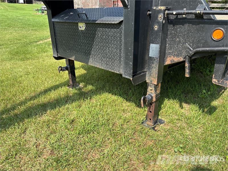 PJ 32 ft Tri/A Gooseneck Flatbed Trailer Flatbed/Dropside trailers