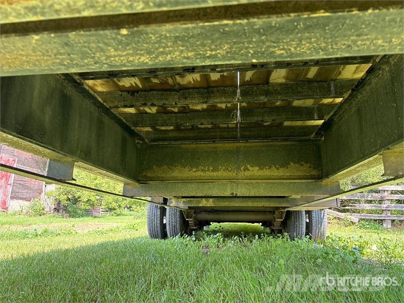 PJ 32 ft Tri/A Gooseneck Flatbed Trailer Flatbed/Dropside trailers