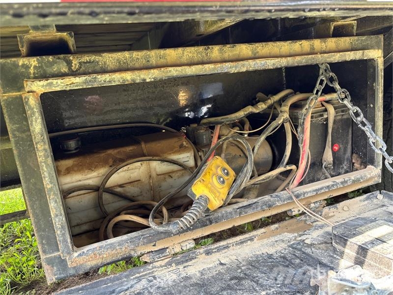 PJ 32 ft Tri/A Gooseneck Flatbed Trailer Flatbed/Dropside trailers