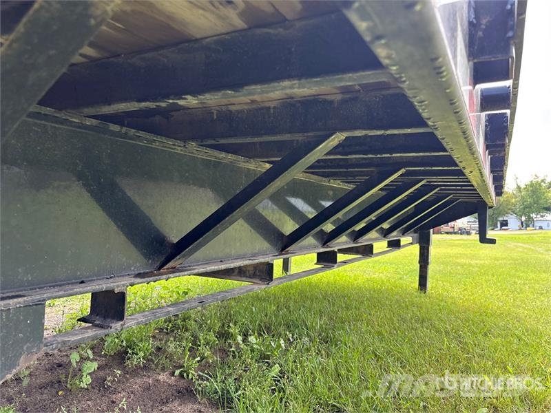 PJ 32 ft Tri/A Gooseneck Flatbed Trailer Flatbed/Dropside trailers