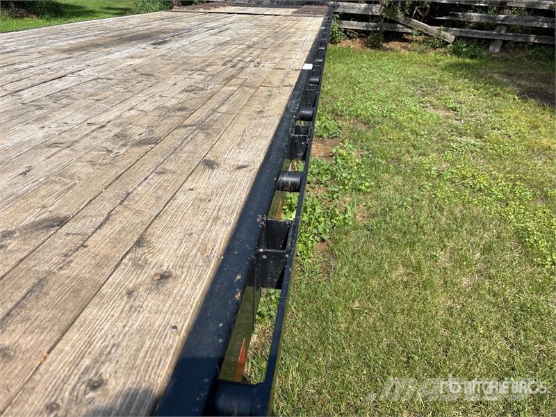 PJ 32 ft Tri/A Gooseneck Flatbed Trailer Flatbed/Dropside trailers