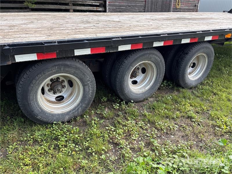 PJ 32 ft Tri/A Gooseneck Flatbed Trailer Flatbed/Dropside trailers