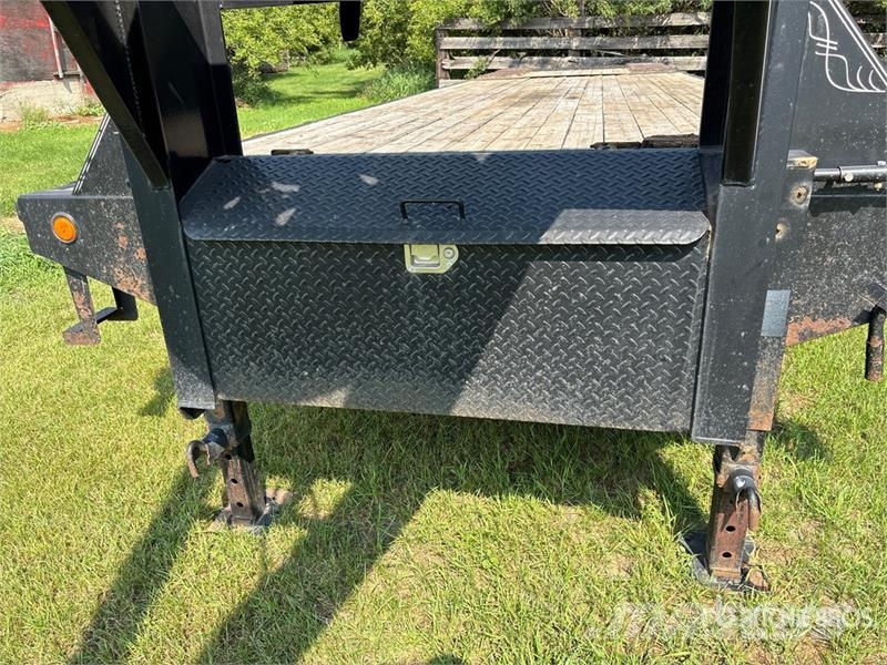 PJ 32 ft Tri/A Gooseneck Flatbed Trailer Flatbed/Dropside trailers