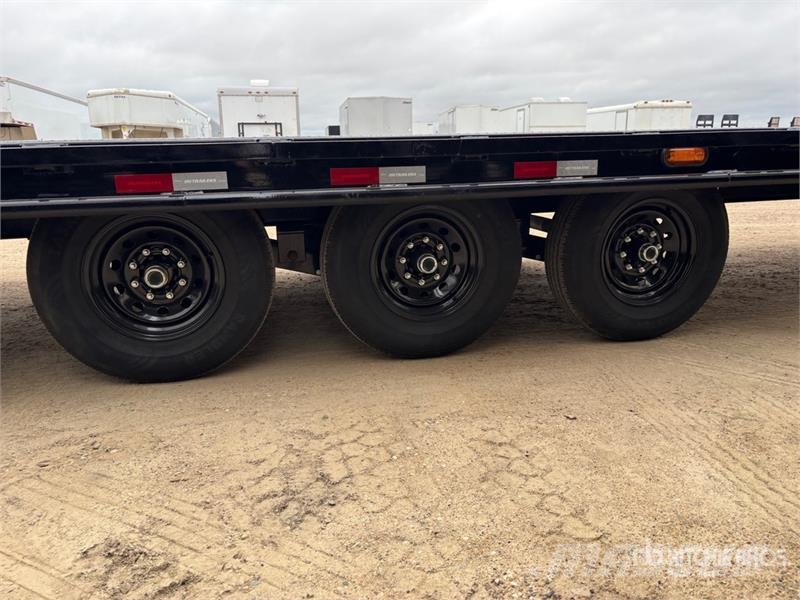 PJ Trailers Trailers 26 ft Tri/A Equipment Trailer Autotransporter prikolice