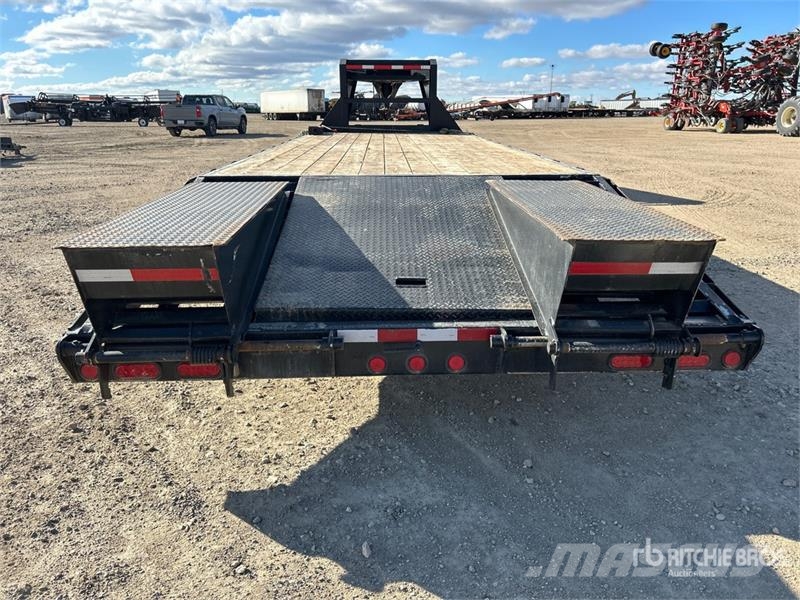 PJ Trailers Trailers 26 ft Tri/A Gooseneck Equipment  Auto pārvadāšanas treileri