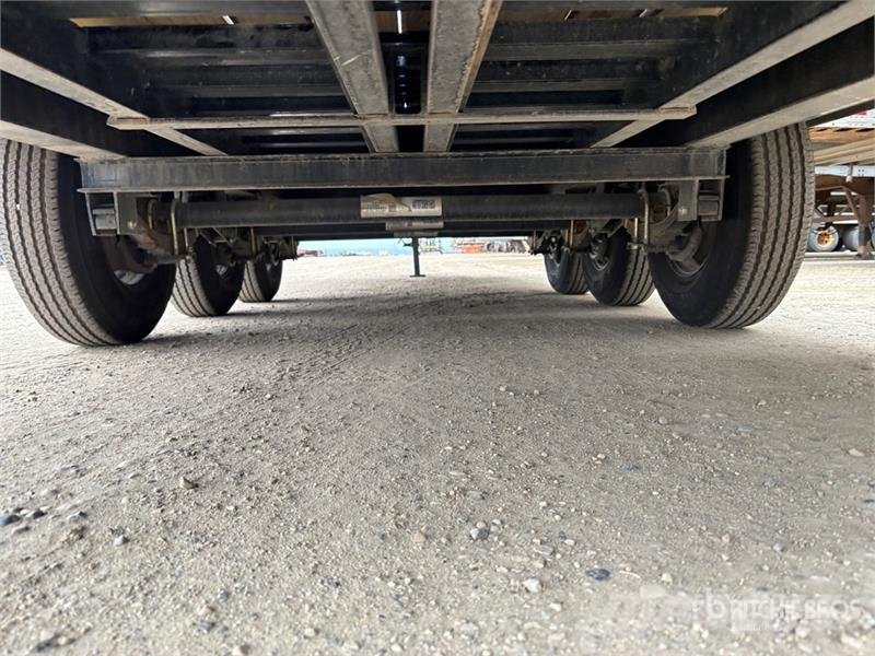 PJ Trailers Trailers 26 ft Tri/A Equipment Trailer Autotransporter prikolice