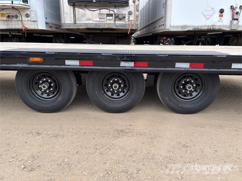 PJ Trailers Trailers 26 ft Tri/A Equipment Trailer Autotransporter prikolice